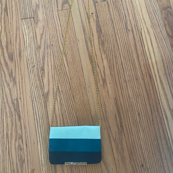 Wristlet with gold chain - Picture 5 of 5